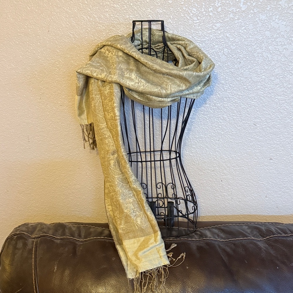 Elegant Cream and Gold Scarf